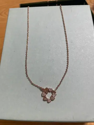 로즈 골드 하트 모티브 목걸이와 귀걸이 세트