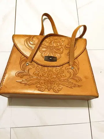 가공 가죽 토트백