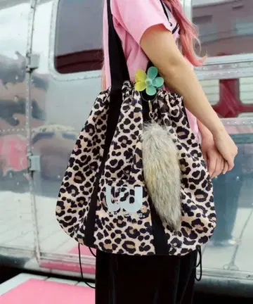 월드 페가수스 콜라보 3WAY 오리지널 백 레오파드 무늬 택 포함 한정판