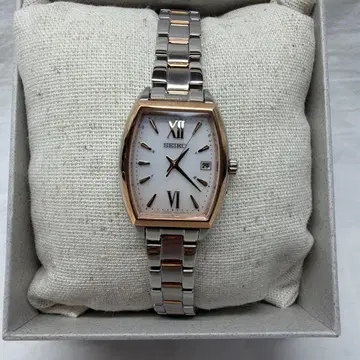 미사용 새상품 SEIKO SWFH126 솔라 전파