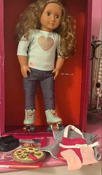 Our Generation 인형 스케이트 신발, 의류와 피자 포함
