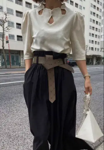 인기 Ameri 아메리 CROWN WAFFLE TOP 화이트 프리 사이즈