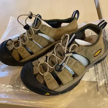 KEEN 아웃도어 샌들 브라운 25cm