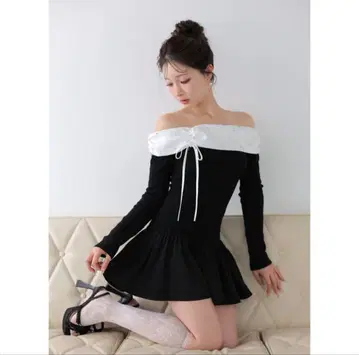 M me eme 바이컬러 리본 니트 오프숄더 원피스