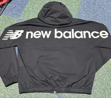 [ new balance ] 후드 부착 나일론 자켓/블랙