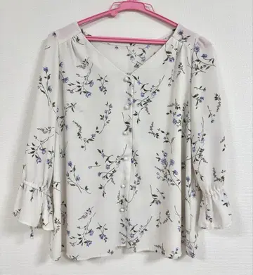 Apuweiser-riche 소매 개더 꽃무늬 블라우스