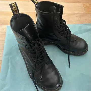 새상품급 닥터마틴 8홀 부츠 UK6 (24.5cm~25cm)