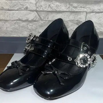 BUBBLES 리본 버클 힐 펌프스