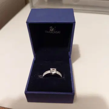 Swarovski 다이아몬드 컷 크리스탈 반지