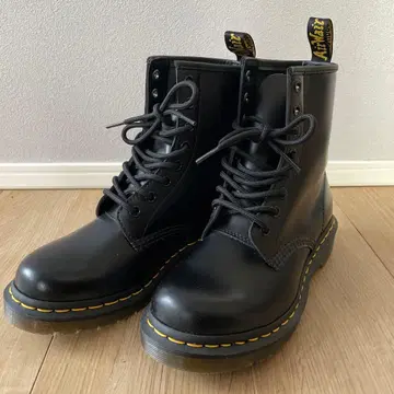 블랙 가죽 하이컷 부츠