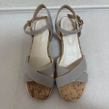 마리끌레르/비스 그레이 크로스 스트랩 샌들