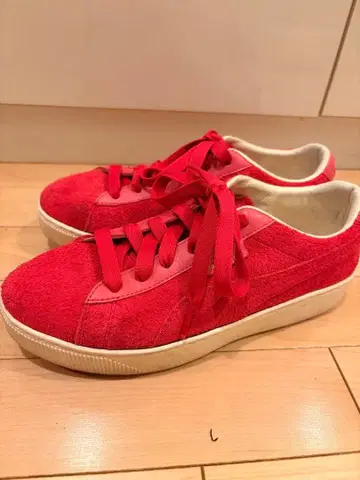 쇼킹 핑크 PUMA 스웨이드 스니커즈