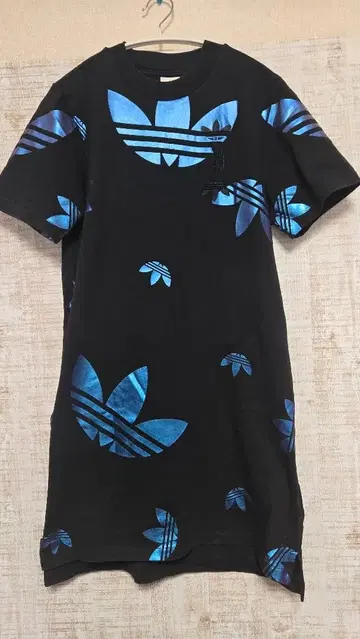 adidas 메탈릭 트레포일 로고 프린트 원피스 블랙/블루