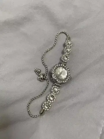 엘레강트한 실버 팔찌형 시계