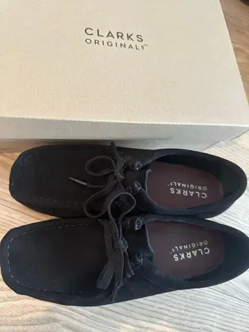 [ 새상품급 ] 왈라비 클락스 블랙 스웨이드