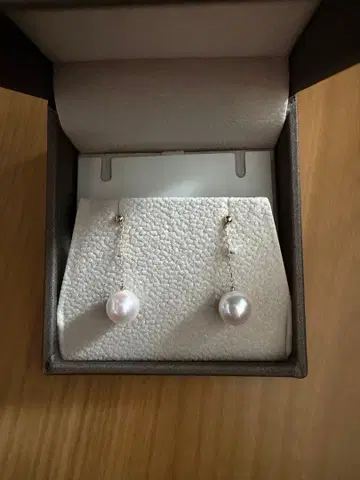 진주 귀걸이