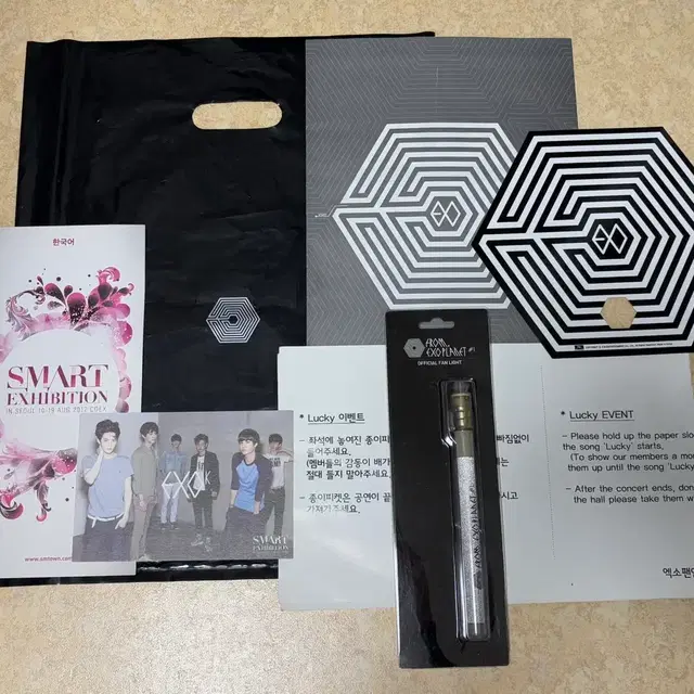엑소 콘서트 응원봉 굿즈, 전시회 팝업 엽서 세트