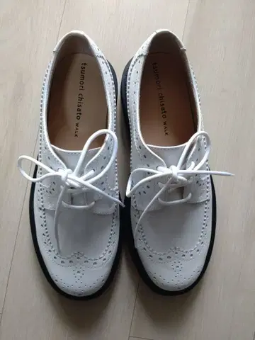 츠모리치사토 로퍼 가죽 신발 통굽 화이트 23.5cm 박스 포함