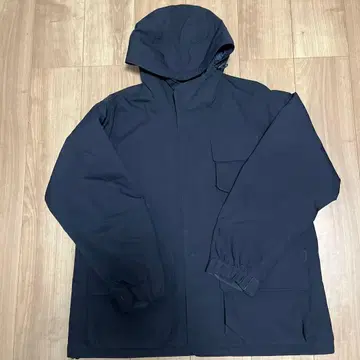 GU Engineered Garments 패디드 쉘 파카