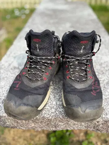 KEEN 트레킹 슈즈 블랙/레드 27.5