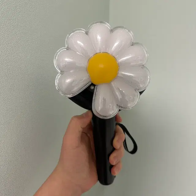 지드래곤 지디 응원봉 데이지봉, 전시회 위버맨쉬 슬로건