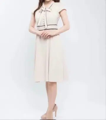 새상품급 Apuweiser-riche 펄 단추 원피스