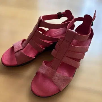 KEEN 샌들 24.5 미사용