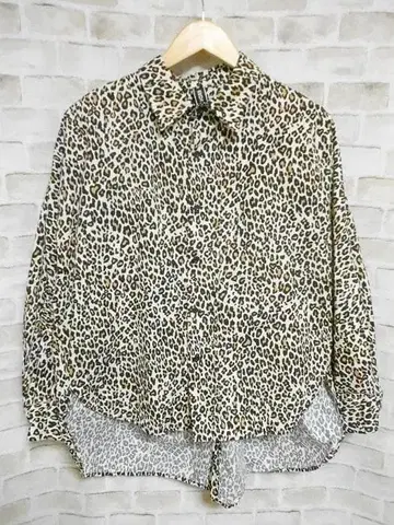 WENDYKEI 이탈리아제 레오파드 패턴 백 센터 버튼 긴팔 셔츠