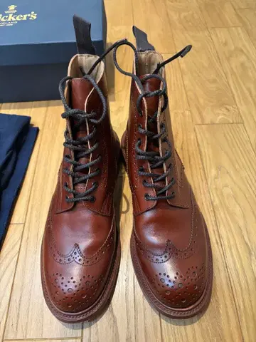영국 Tricker's 트리커스 윙팁 부츠