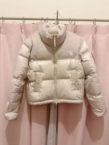 The North Face 크롭 다운 한국 한정판 화이트 라벨
