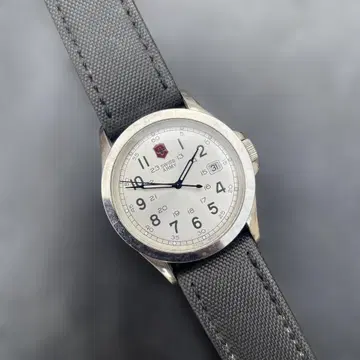 빅토리녹스 스위스 아미 손목시계