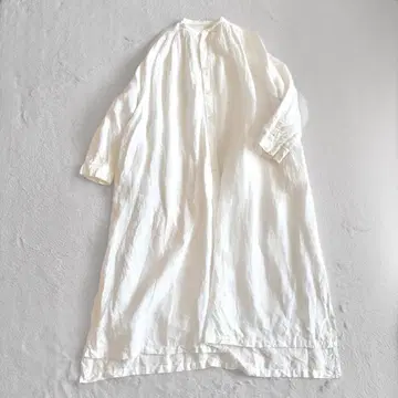 네스트로브 린넨 개더 원피스 밴드 카라 화이트 롱 기장