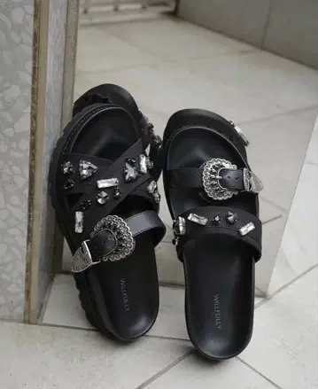 WILLFULLY 비쥬 스트랩 샌들 블랙 L