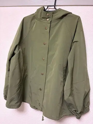 마운틴 후드티 카키 후드 부착