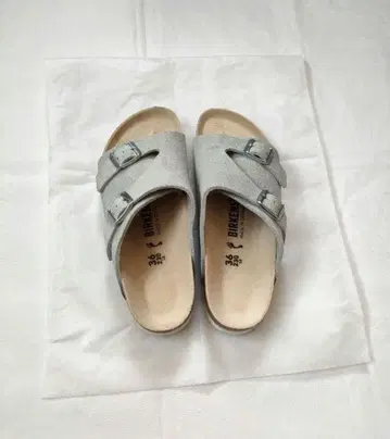 새상품급 BIRKENSTOCK 취리히 36 23cm 화이트