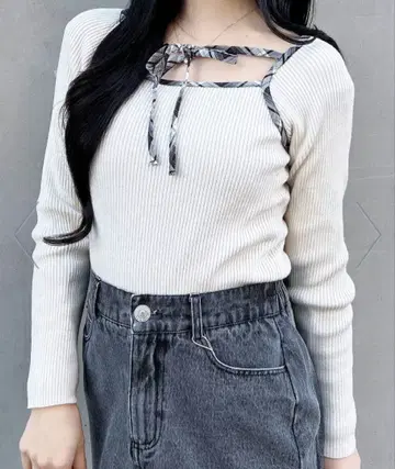 INGNI 12G 체크 무늬 배색 데콜테 리본 니트