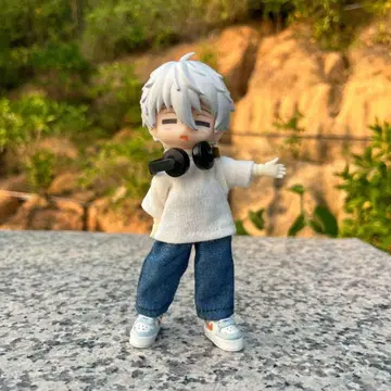 애니메이션풍 인형 화이트 헤드폰 포함