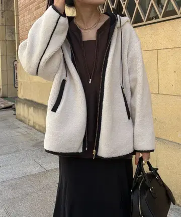 보아 배색 후디 코트