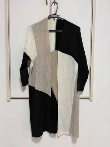 스페치오 플리츠 가디건