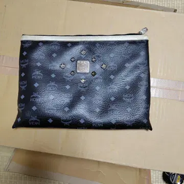 MCM 블랙 가죽 클러치백