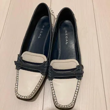 REGAL 화이트 네이비 펌프스 23