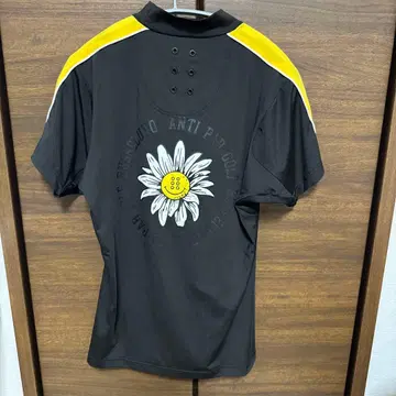 새상품 가격 인하 Russeluno 러셀 꽃 자수 반팔 T셔츠 M 블랙