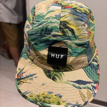 HUF 트로피컬 패턴 캡