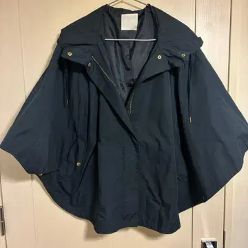 후드 부착 네이비 판초형 마운틴 파카