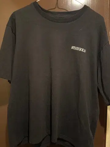 STAYGOLD 블랙 T셔츠