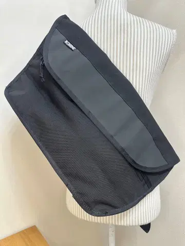 CHROME 메신저 백 블랙