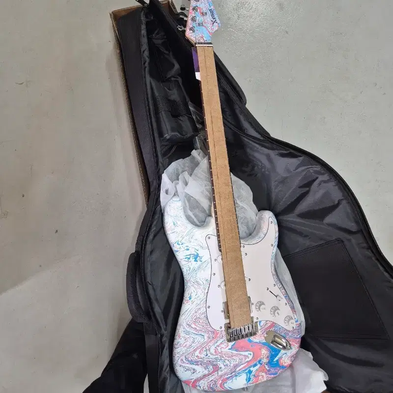 스월딩일렉기타