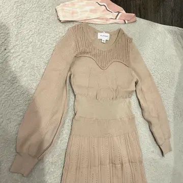 [ 가격 인하 ] JILL STUART 질스튜어트 베이지 니트 원피스