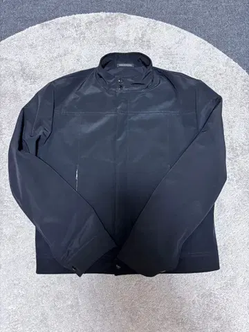 agnes b. homme 충전솜 스탠드 카라 자켓 블랙