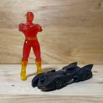 플래시와 배트모빌 캡슐 토이